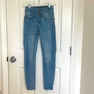 PRICE DROP! No Boundaries Sculpting High Waisted Jeans 🔥⚡️ Size 3